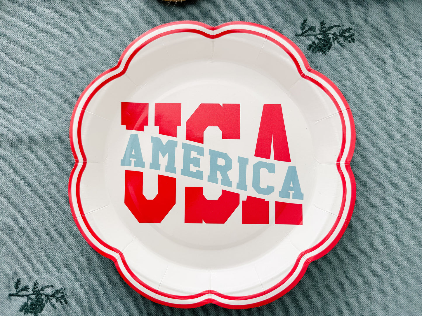 USA Scalloped Paper Plates